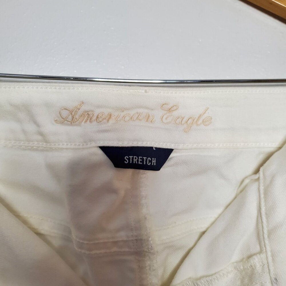 American Eagle Womens White Denim Shorts With Floral Hem Detail Size 18 - Picture 8 of 9